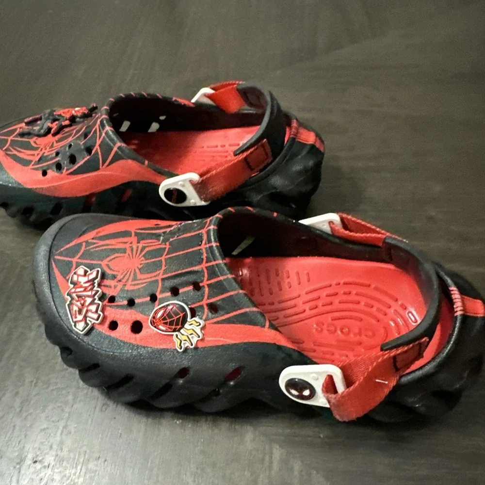 Crocs Team Spider-Man Echo Glow Clog - GLOW-IN-THE-DARK SPIDEY Kids Sz: J6 US